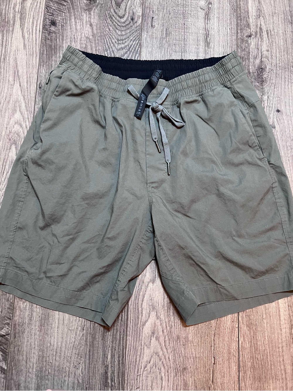 lululemon athletica Men's Olive Drawstring Athletic Shorts